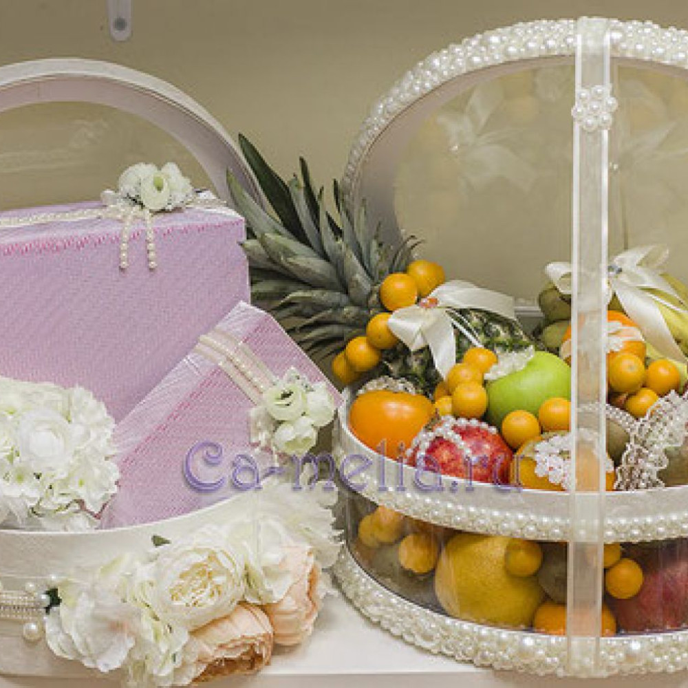 Корзина с фруктами на свадьбу