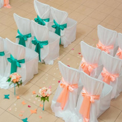 Чехлы на стулья и банты 